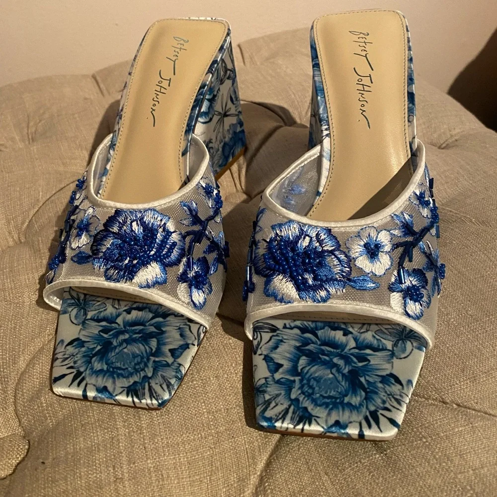 Betsey Johnson Bridal Blue Floral Embellished block heels - Picture 5 of 11